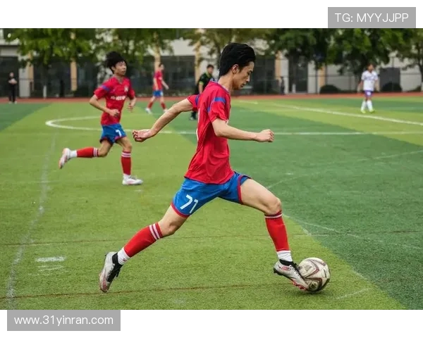 绿茵逐梦青春热血交锋展现团队精神与荣耀追求