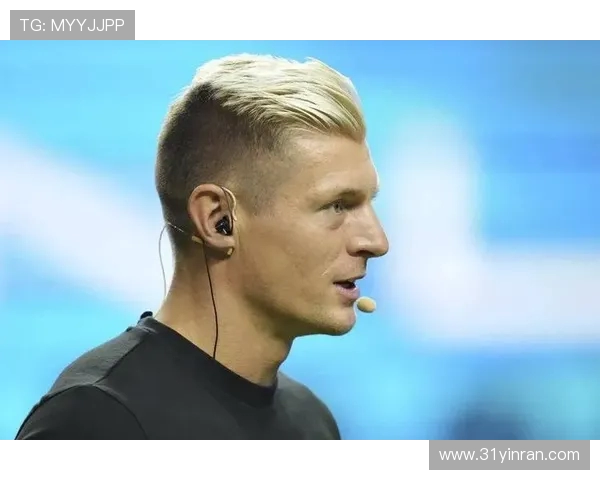 克罗斯：从足球天才到战术大师的辉煌历程与影响力分析