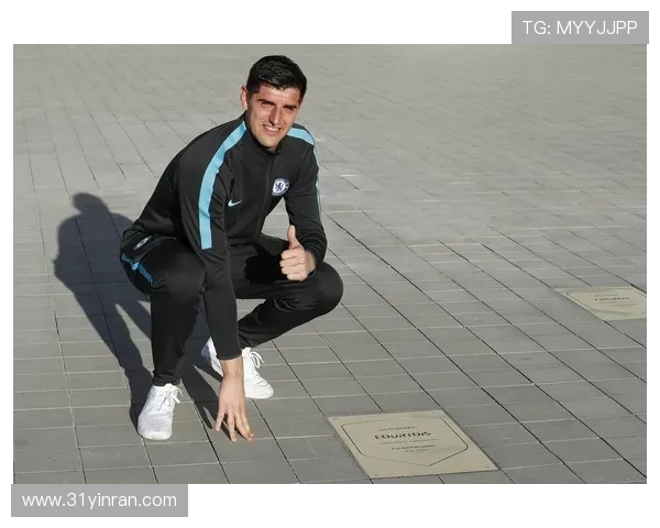 库尔图瓦：从守门员到传奇的蜕变之路与足球生涯回顾